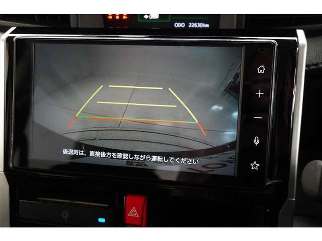 バックモニターがあれば車庫入れ時など、後ろが確認できて安心です。運転に自信がない方にはおすすめの装備です。ただし、バック時目視での確認も忘れずに。