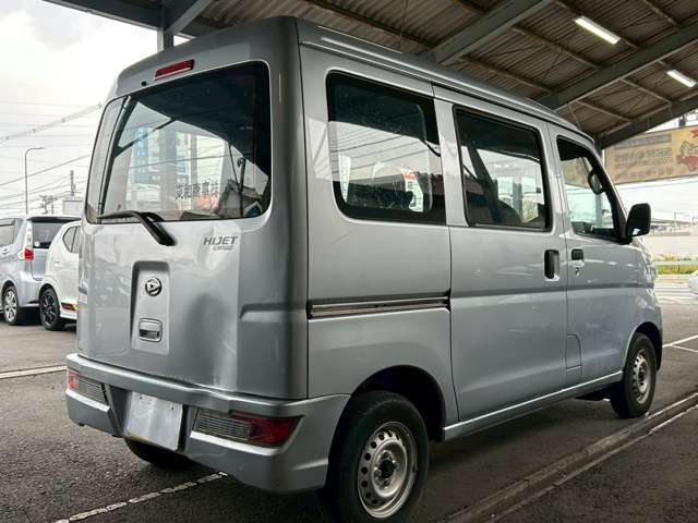 ハイゼット　カーゴ660 スペシャルハイルーフ ダイハツ ハイゼットカーゴ660 スペシャル ハイルーフ の装備情報