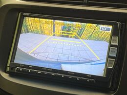 【バックカメラ】駐車時に後方がリアルタイム映像で確認できます。大型商業施設や立体駐車場での駐車時や、夜間のバック時に大活躍！運転スキルに関わらず、今や必須となった装備のひとつです！