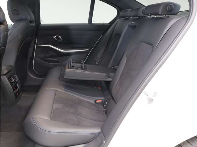 ♪リヤシートにゆったりと座ってドライブをお楽しみになるのもいいですね♪