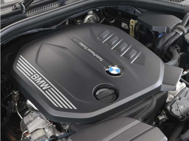 ♪比較的低回転で最大トルクを発揮し、シームレスな加速感を得るダウンサイジング・ターボ。ハイパワーと低燃費を実現したエンジンが、「駆け抜ける歓び」を貴方に。