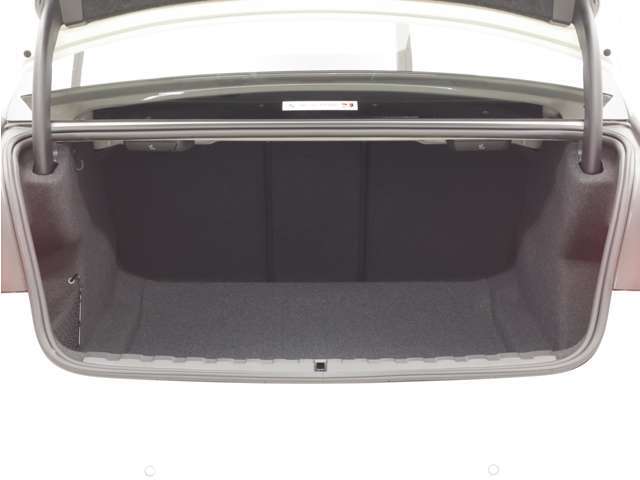 シートアレンジによって、トランクの使い方の幅が広がります。