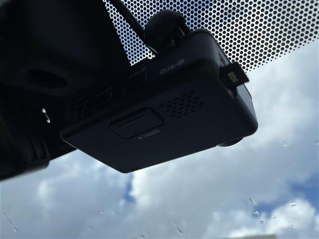 気になる車はこちらの番号にお問い合わせください！なお、お電話での在庫の取り置きはできません。ご来場の際は、商談が重なる事が増えていますので事前に在庫有無をご確認ください！！
