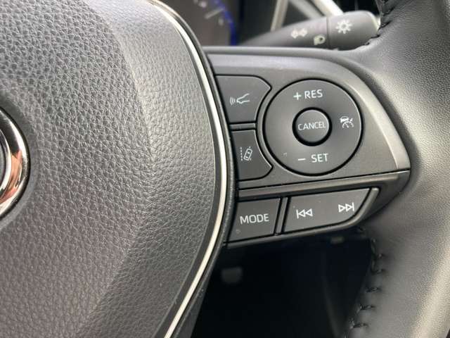 クルーズコントロールは先行車のスピードに合わせて減速してくれます。