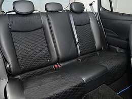 後部座席まわりです。実際に座ってみて乗り心地を体感してみて下さい。