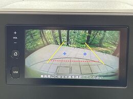 【バックカメラ】駐車時に後方がリアルタイム映像で確認できます。大型商業施設や立体駐車場での駐車時や、夜間のバック時に大活躍！運転スキルに関わらず、今や必須となった装備のひとつです！