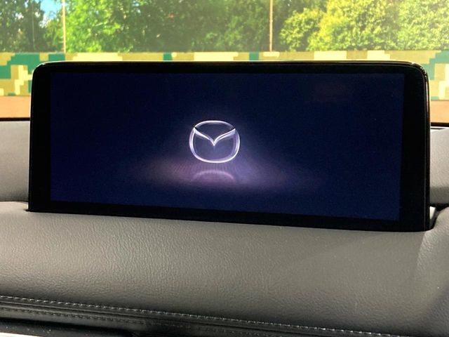 【メーカー純正ナビ】インテリアに溶け込むスタイリッシュな「専用設計」メーカーナビを装備♪視認性や操作性など基本性能にも優れ、より上質なカーライフをお楽しみいただけます。
