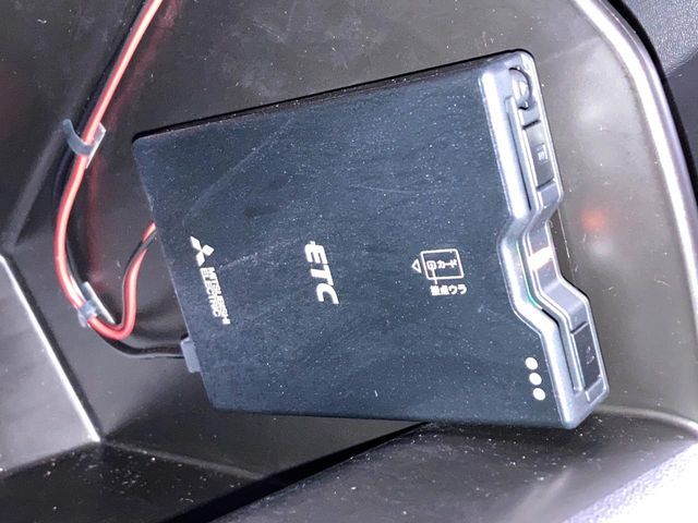 【ETC】高速道路の料金所をストレスなく通過！話題のスポットやサービスエリアに多い「スマートIC」利用時は必須のアイテムです。当店でセットアップを実施、ご納車当日からすぐにご利用いただけます！