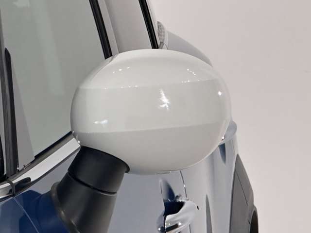 ミラーキャップ・その他のデザインに変更できる純正アクセサリーのご案内も可能です。スタッフにお問い合わせください。