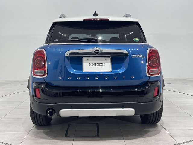 歴代受け継がれてきた縦長のテールライトです。