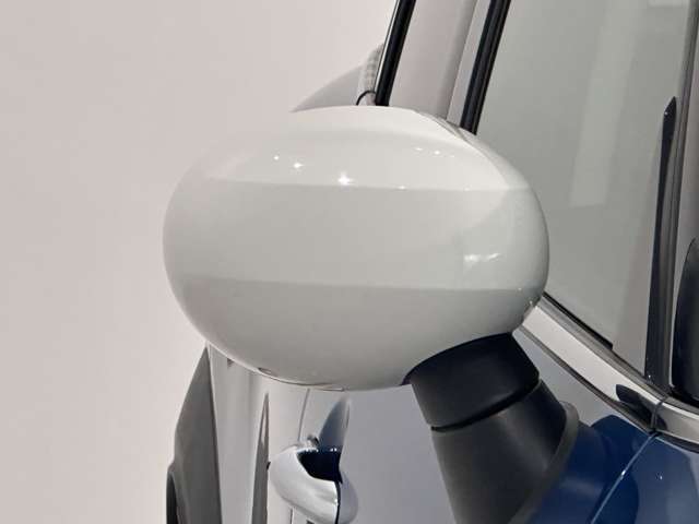 ミラーキャップ・その他のデザインに変更できる純正アクセサリーのご案内も可能です。スタッフにお問い合わせください。