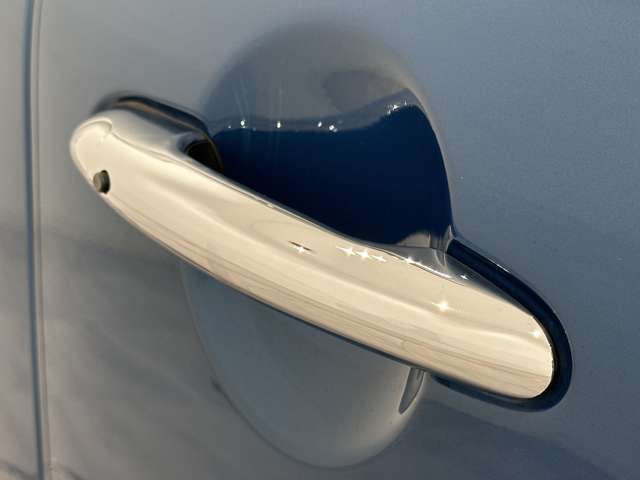 コンフォートアクセス・鍵を取り出さずにドアの施錠/開錠が可能です。