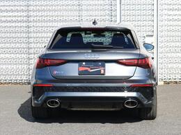 納車前の整備では100項目もの厳しい点検項目を実施し安全で安心できるAudiをお届けします。