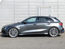 全車両に標準装備の純正アルミホイールは、純正ならではのバランスの良いデザインと、走行安定性をお楽しみ頂けます。