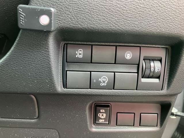 運転支援システムも多数装備されております。追突被害を軽減するエマージェンシーブレーキも付いております。