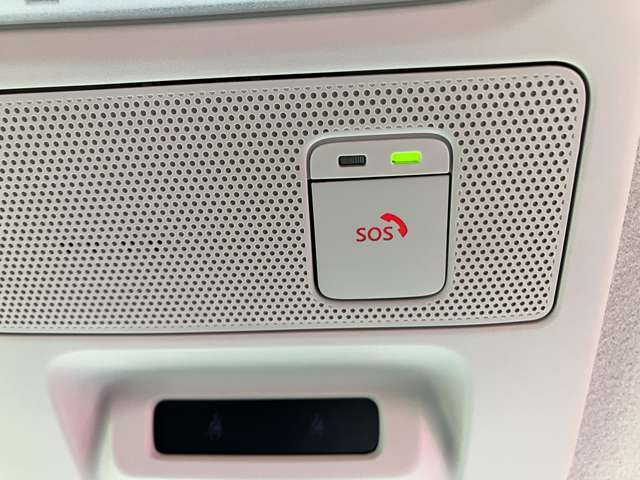 NissanConnectに加入していれば、あおり運転や急病、事故など緊急時にオペレーターに繋がり警察や消防への手配をサポートしてくれて安心のSOSコールが使えます！