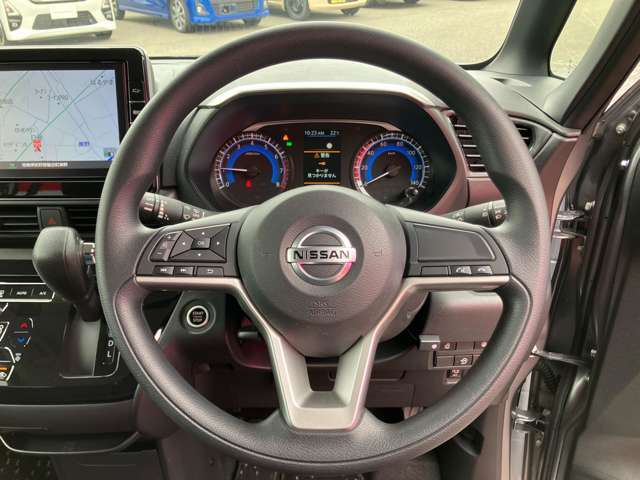 取り回しがしやすいハンドルデザインで、手にしっかり馴染みとても運転しやすいハンドルです！