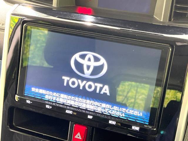 【メーカー純正ナビ】インテリアに溶け込むスタイリッシュな「専用設計」メーカーナビを装備♪視認性や操作性など基本性能にも優れ、より上質なカーライフをお楽しみいただけます。