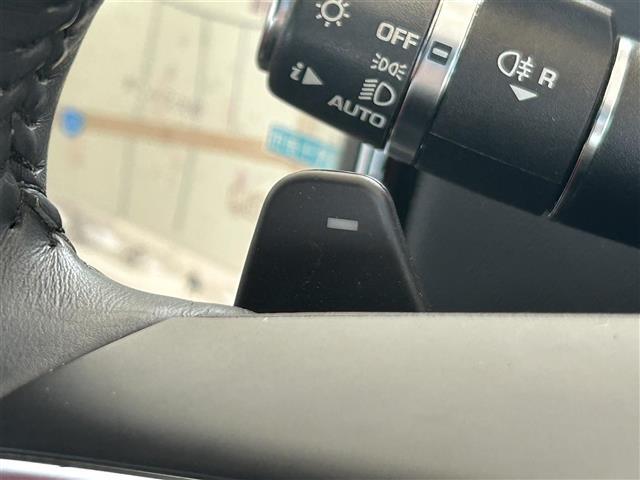 【パドルシフト（AT車）】MT車と同じように好きなギアで走ることができます！ステアリングから手を離さずに指先だけでシフト操作ができ、よりスポーティな走りをお楽しみいただけます。