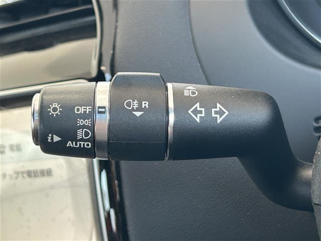 【オートライト（AUTO）】外の明るさをシステムが感知して、自動でヘッドライトが点灯します！ヘッドライトをつけ忘れを防ぐ便利機能です。