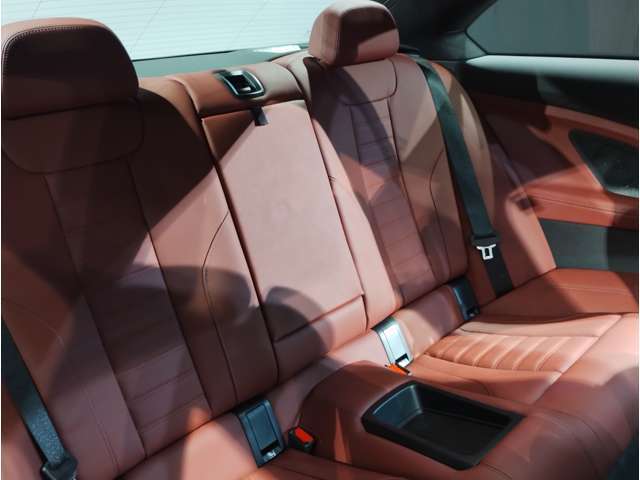 【エアバック】BMWのエアバックやその他の安全装備は、互いに補完しあう事で徹底した安全性を貫きます。万一の事故の際にそれぞれ最適な保護を提供してくれます！