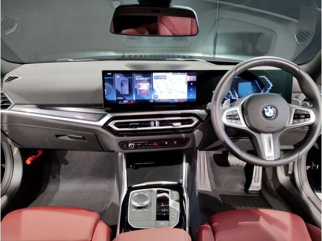☆センターパネルを運転席側に僅かに傾けたBMW独特のインパネ☆【駆け抜ける歓び】はここからもスタートしております☆