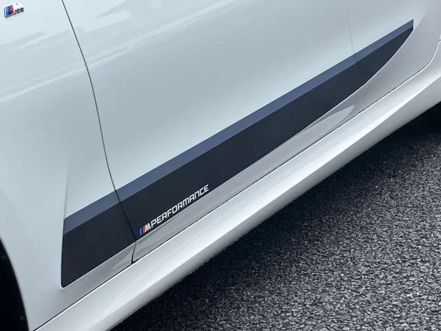 BMWパフォーマンス製サイドステッカー！