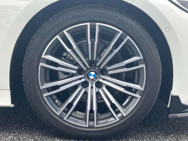 18インチアルミホイール！スポーティーなデザインも人気のホイールです！