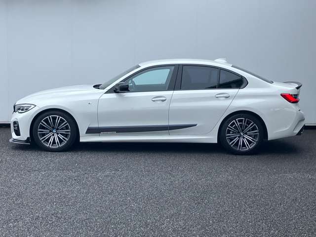 LEDヘッドライト＋LEDフロントフォグ！18インチアルミ！Mパフォーマンス製フロントリップスポイラー＋カーボンリアディフューザー＋サイドステッカー！社外？ブラックキドニーグリル＋カーボンミラーカバー