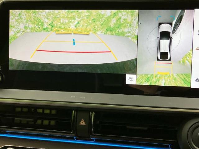 WECARSの展示場では実際に見て、触ってお車をお選びいただけます！知識の豊富な営業スタッフが様々なカーライフをご提案いたします！