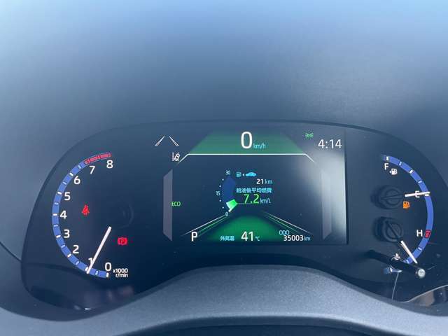 低年式で綺麗な自動車でお勧めの1台となっております。