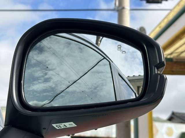 ★カーナビ本体￥49,000円～工賃￥17,000円（取付キット等含む）で取付できます。お客様に必要なカーナビも、当店取り扱いカーナビ10種類の中からご提案いたします！