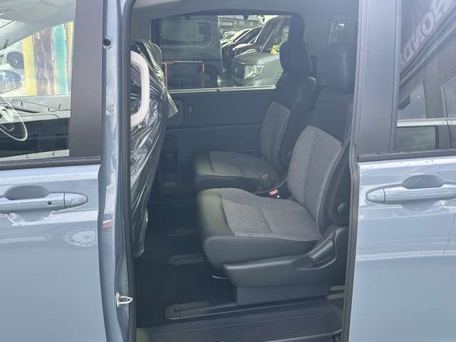 ★5年間新車保障★初度登録から5年間の新車保証が含まれています。長期間、安心してお乗り頂けます！保障費用は支払総額に含まれています！遠方のお客様は保証継承後、お近くのディーラーにて保証が受けられます！