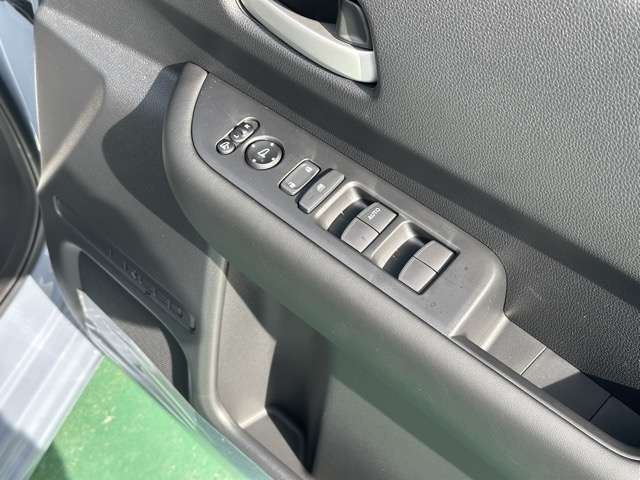 ★5年コーティング（契約時限定）が軽自動車￥39,800円、コンパクトカー￥49,800円、ミニバン￥59,800円で施工出来ます。新車のピッカピカの状態をより長くキープします！