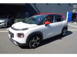 弊社では全車両の事前点検整備を実施しております。新車保証を継承しましてのご納車となります。