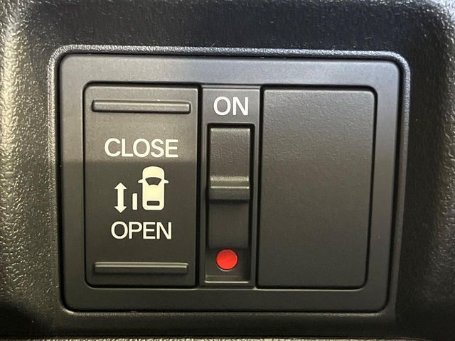 【パワースライドドア】スマートキーや運転席のスイッチでスライドドアの開閉が可能♪電動だから力を入れてドアを開ける必要が無く、小さいお子様でも、重い荷物を持っている時もラクに開け閉めできます♪