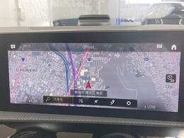 【純正ナビ】一体感のあるナビは、高級感ある車内を演出してくれます。Bluetooth再生などオーディオ機能も充実しておりますので、運転もより楽しめます♪