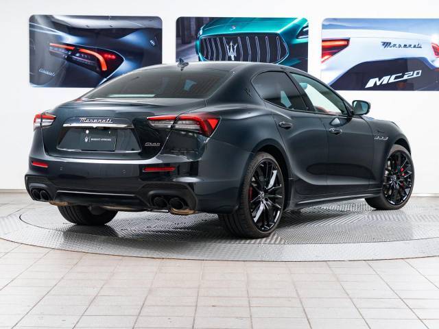 Ghibli　Modena　430馬力（カタログ値）サンルーフ・21インチティターノグロスホイール・パワーサンルーフ・マイカペイント・ヘッドレストトライデントステッチ