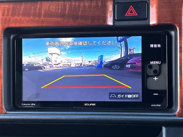 【バックカメラ】駐車時に後方がリアルタイム映像で確認できます。大型商業施設や立体駐車場での駐車時や、夜間のバック時に大活躍！運転スキルに関わらず、今や必須となった装備のひとつです！