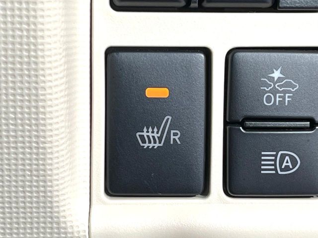 【シートヒーター】寒い日に重宝するシートヒーター！エアコンより早く温まってくれるので寒がりの人も安心ですね♪エアコンの温風は乾燥するから苦手、という方にもをおすすめです。