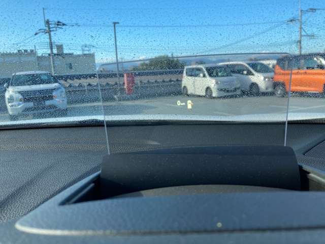 ヘットアップディスプレイも付いています。夜は見やすいですよ！