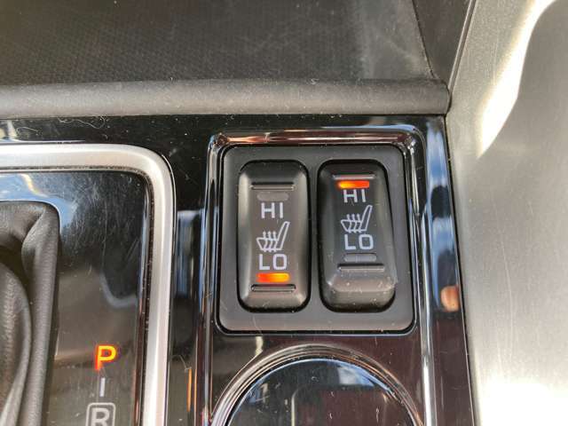 運転席と助手席にはそれぞれシートヒーターが付いているので体の芯から温まりますよ！