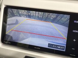 【バックカメラ】駐車時に後方がリアルタイム映像で確認できます。大型商業施設や立体駐車場での駐車時や、夜間のバック時に大活躍！運転スキルに関わらず、今や必須となった装備のひとつです！