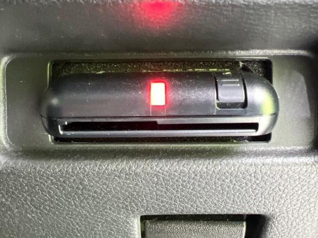 WECARSの展示場では実際に見て、触ってお車をお選びいただけます！知識の豊富な営業スタッフが様々なカーライフをご提案いたします！