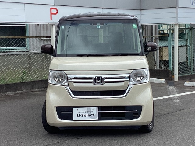 より明るく、より遠くまでさらなる安心感のあるLEDヘッドライトを採用。点灯忘れも防止できるオートライトコントロール機構付きです。