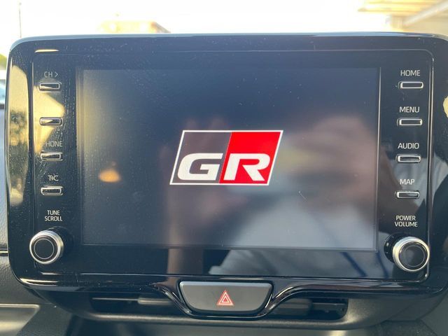 【メーカー純正ナビ】インテリアに溶け込むスタイリッシュな「専用設計」メーカーナビを装備♪視認性や操作性など基本性能にも優れ、より上質なカーライフをお楽しみいただけます。