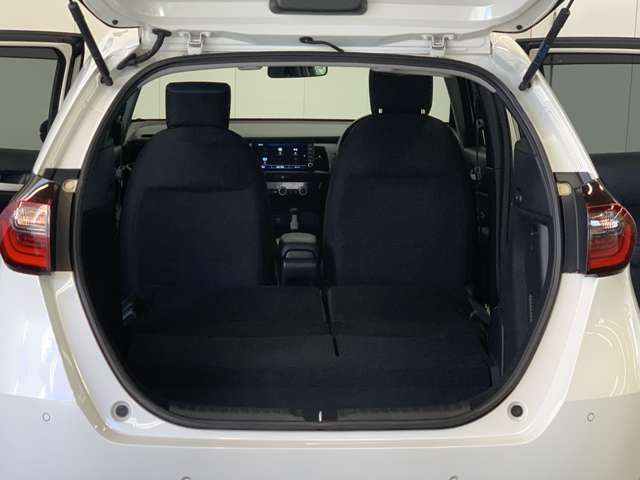 リアシートの格納で、ラゲッジルームも広く、たくさんのお荷物が詰めます！