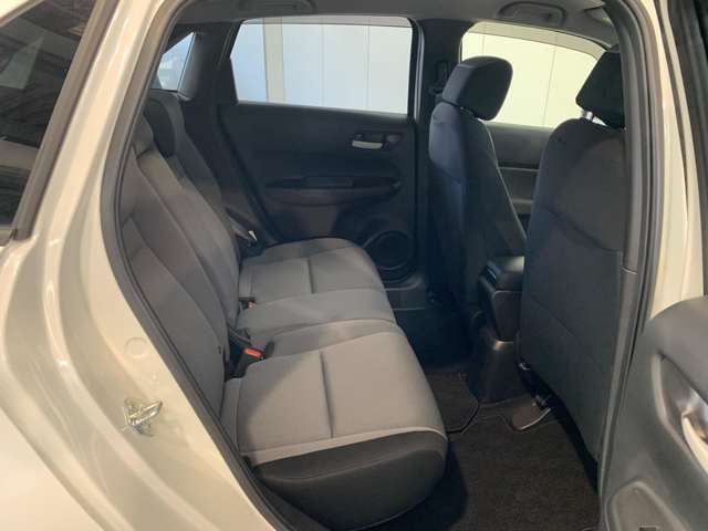 広く開放的な居住スペース。シートクッションの座り心地もいっそう快適なものに。どの席でもゆったりとくつろげる快適な空間は他メーカーの追従を許しません。