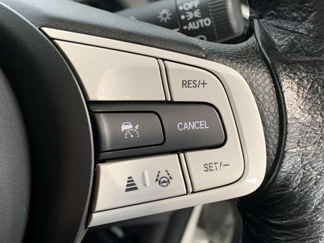 ホンダセンシング付きです！様々な安全装備と運転支援装置があなたを危険から守り運転の負担も軽減してくれます！操作は簡単ですので心配はしないで下さい。