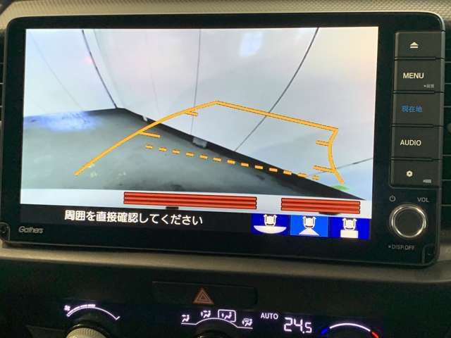 バックギアに入れるだけで自動でリヤカメラに切り替わります！車庫入れやバックが苦手な方にオススメ！